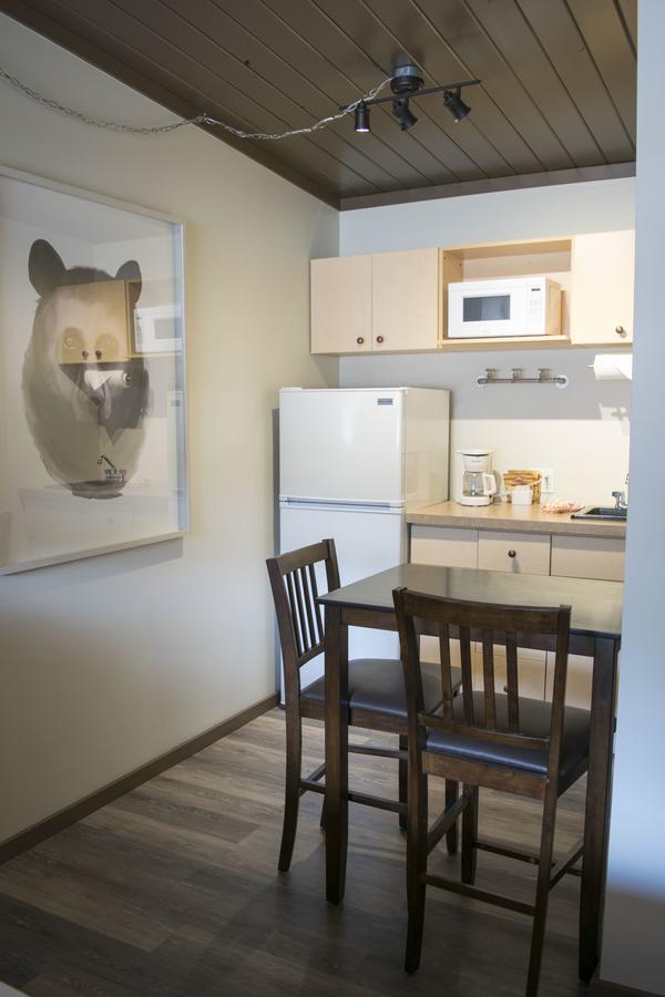 Yamnuska Suites Canmore Extérieur photo
