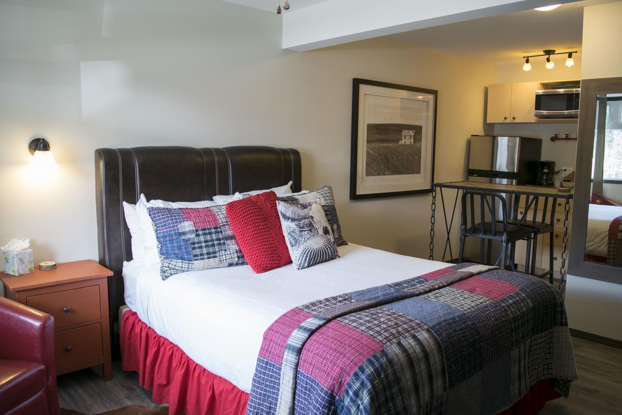 Yamnuska Suites Canmore Extérieur photo