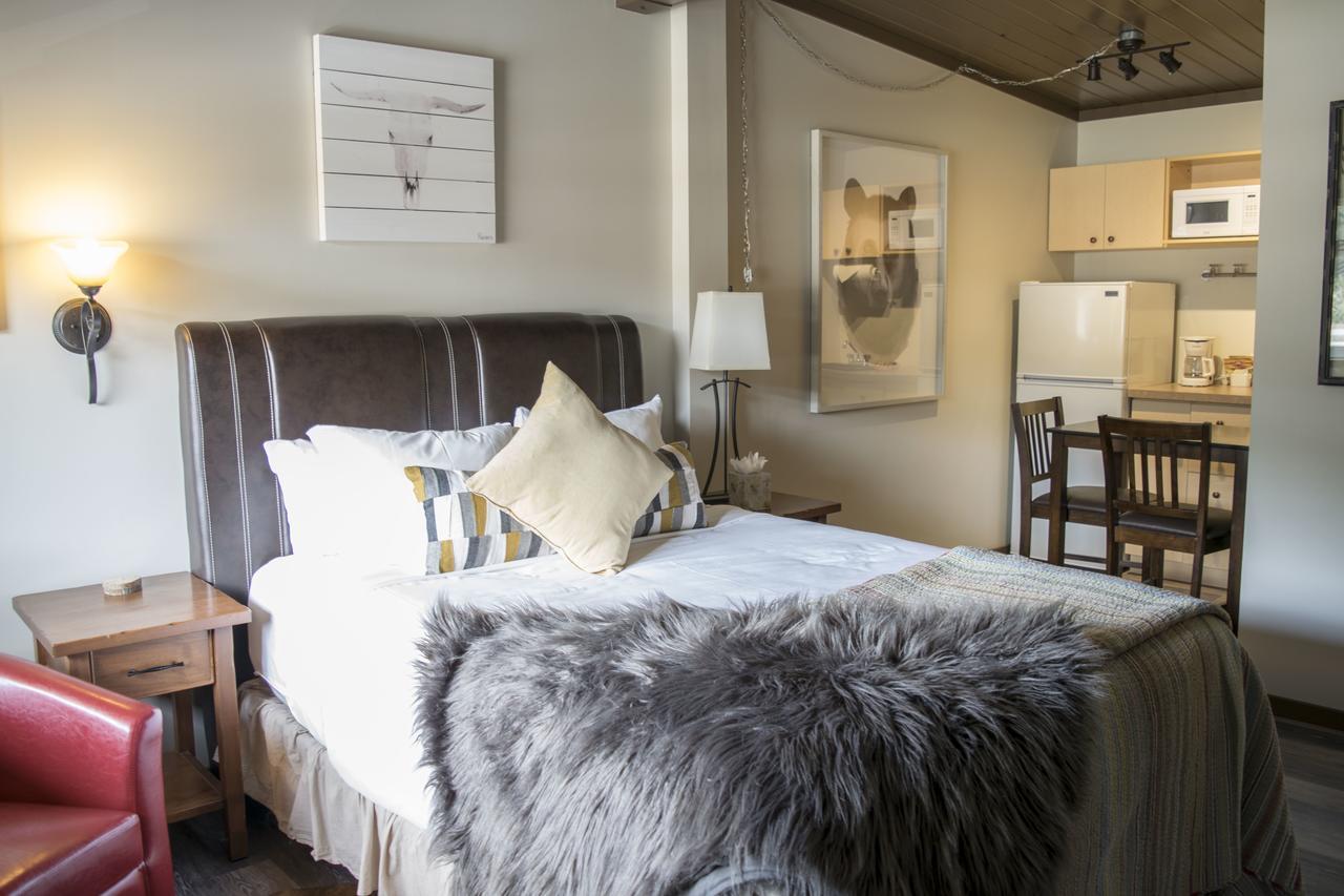 Yamnuska Suites Canmore Extérieur photo