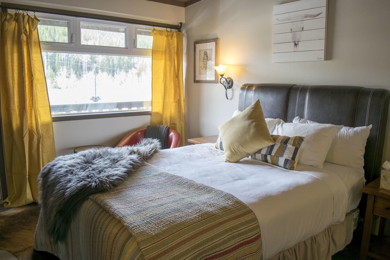 Yamnuska Suites Canmore Extérieur photo