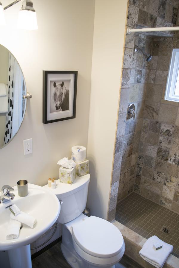 Yamnuska Suites Canmore Extérieur photo