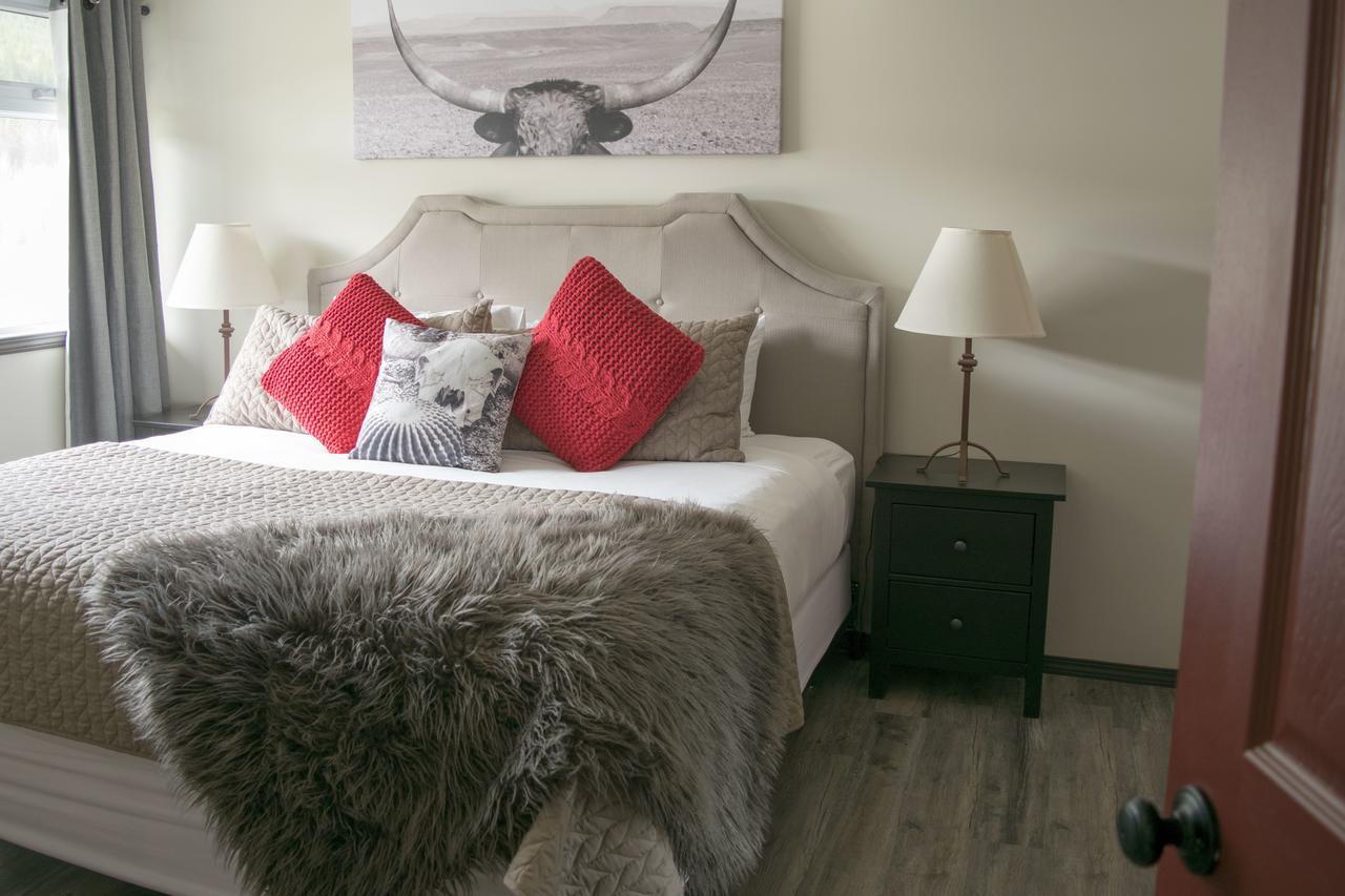 Yamnuska Suites Canmore Extérieur photo